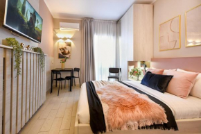 LA VIE EN ROSE. Cozy Studio at Revolutiei Square